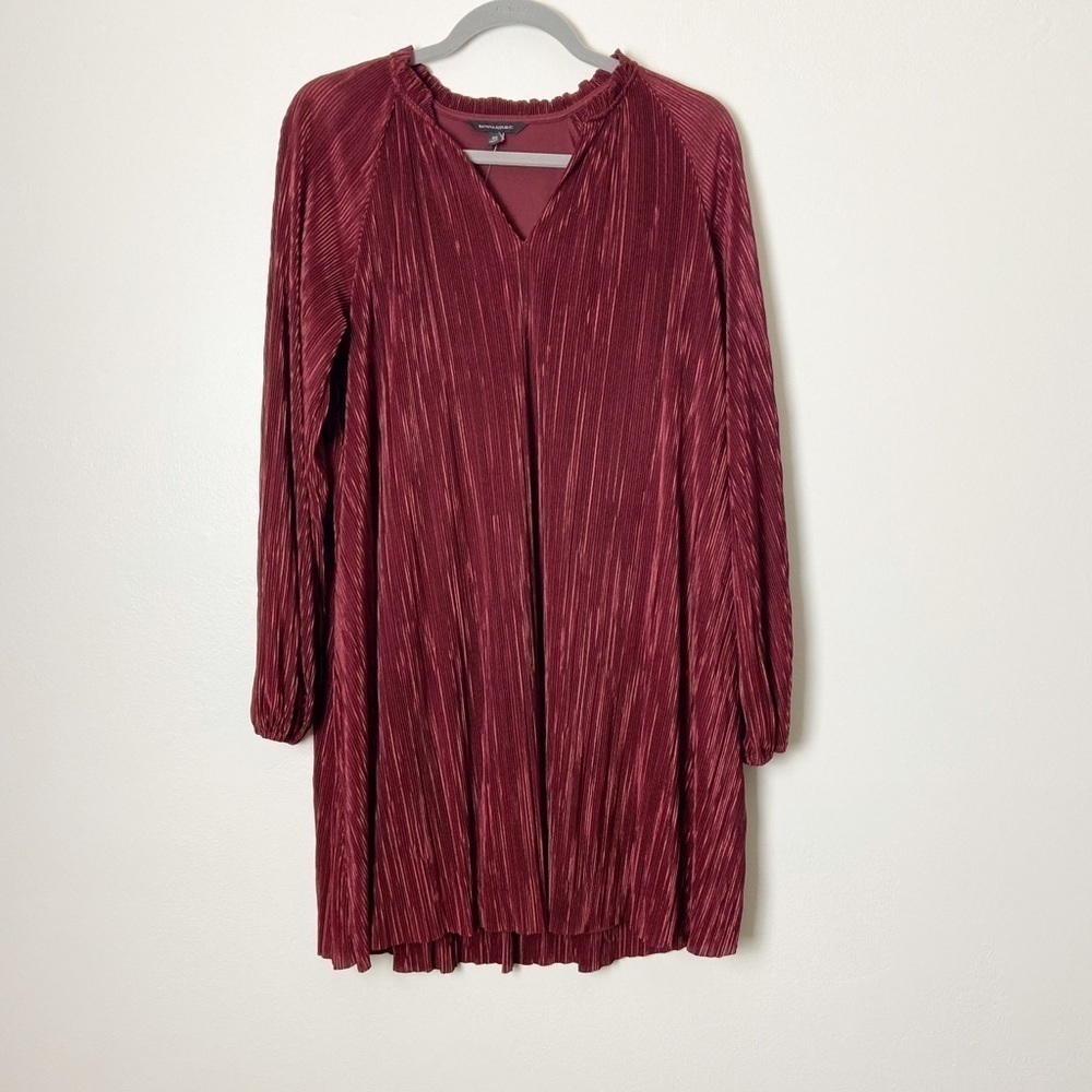BANANA REPUBLIC • Red Ribbed Crinkle Texture Dress